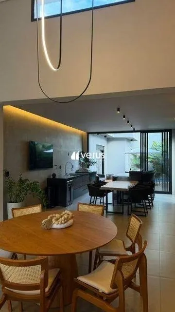 Casa Em Condomínio para vender no Laranjeiras imagem 1