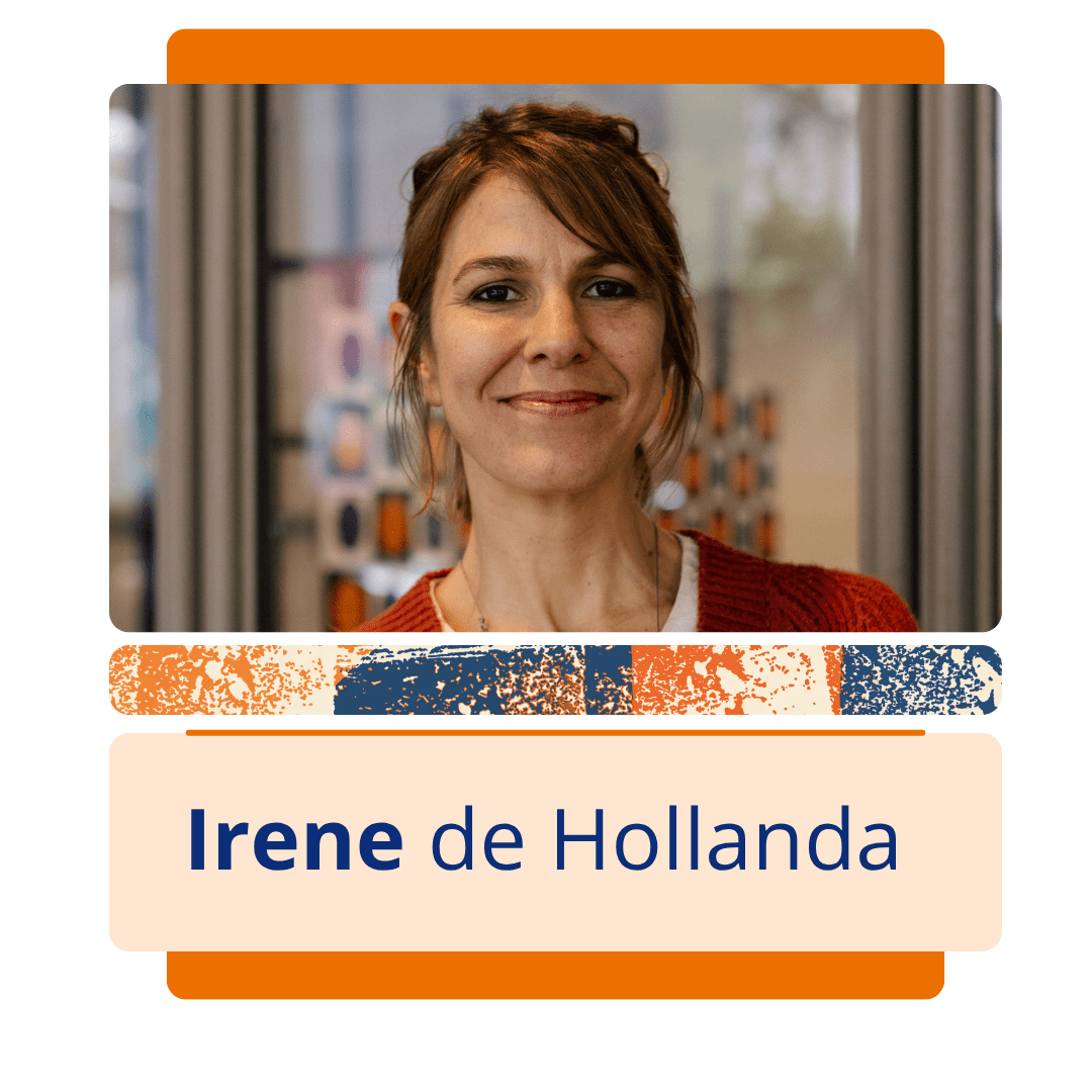 Card vertical com fundo branco e uma moldura central de bordas arredondadas em tons de laranja. Na metade superior da moldura, h&aacute; uma foto colorida de Irene de Hollanda, uma mulher branca de cabelos castanhos claros presos, com uma franja lateral ca&iacute;da sobre a testa. Ela olha para a frente com um sorriso gentil e veste um casaco de tric&ocirc; vermelho sobre uma blusa clara. O fundo da foto &eacute; composto por uma vidra&ccedil;a ou janela com reflexos e elementos desfocados. Logo abaixo da imagem, uma faixa estreita com textura abstrata em azul, laranja e branco separa a foto da metade inferior do card, onde h&aacute; um ret&acirc;ngulo bege com o nome 