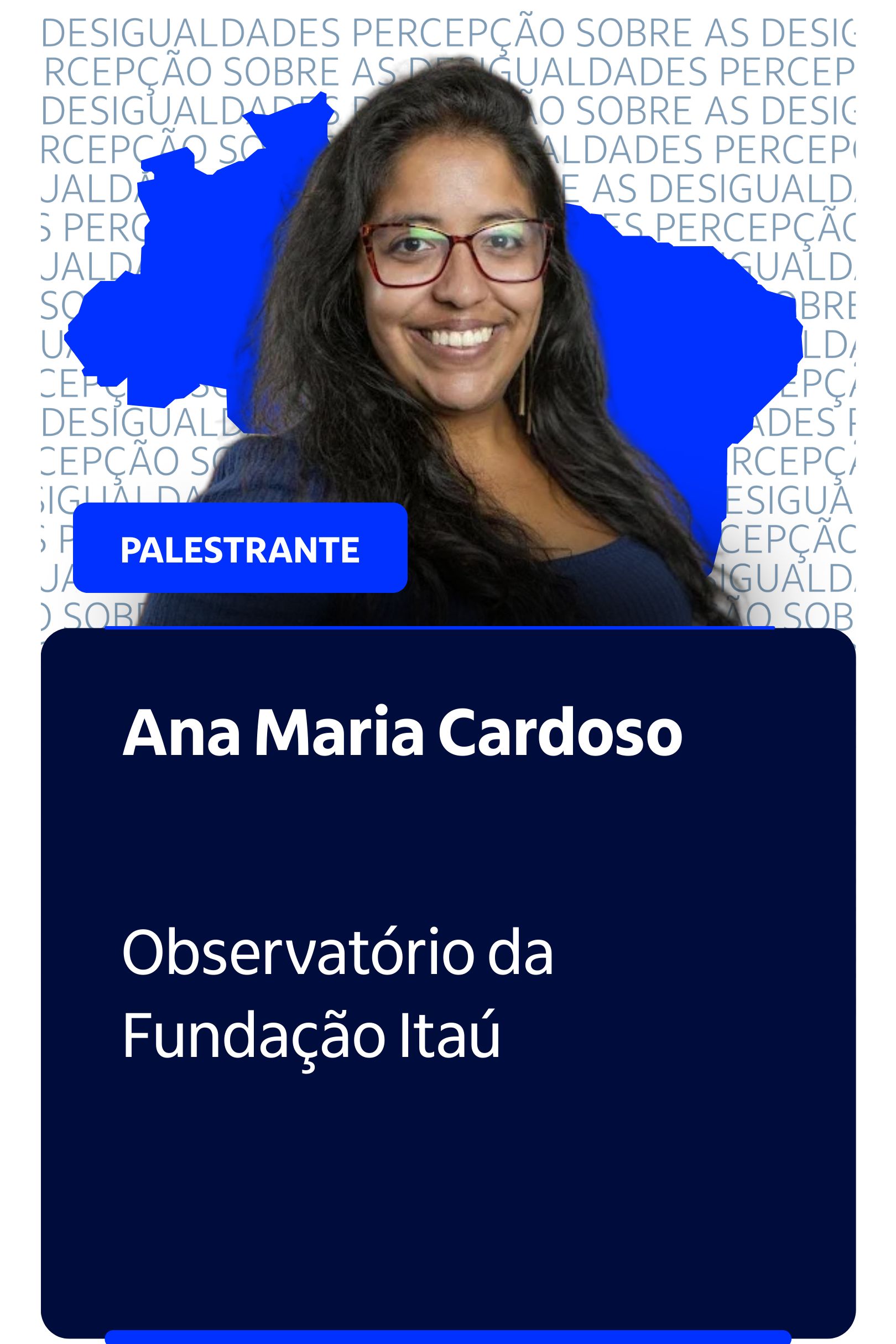A imagem &eacute; um cart&atilde;o de divulga&ccedil;&atilde;o digital. A metade superior mostra uma foto de uma mulher, Ana Maria Cardoso, sorrindo. Ela tem cabelos longos e escuros, usa &oacute;culos de arma&ccedil;&atilde;o vermelha e est&aacute; vestindo uma blusa azul-escura. Ao fundo, h&aacute; um padr&atilde;o de texto repetido em cinza claro com a frase 