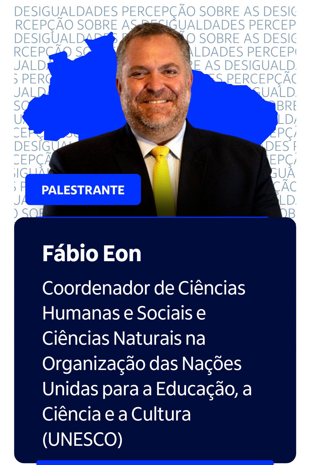 
A foto mostra um palestrante, que parece ser um homem de meia-idade, com cabelos grisalhos e barba por fazer, sorrindo e olhando diretamente para a c&acirc;mera. Ele veste um terno azul escuro com uma gravata amarela.

O fundo da imagem &eacute; azul com a silhueta do mapa do Brasil, e a palavra 