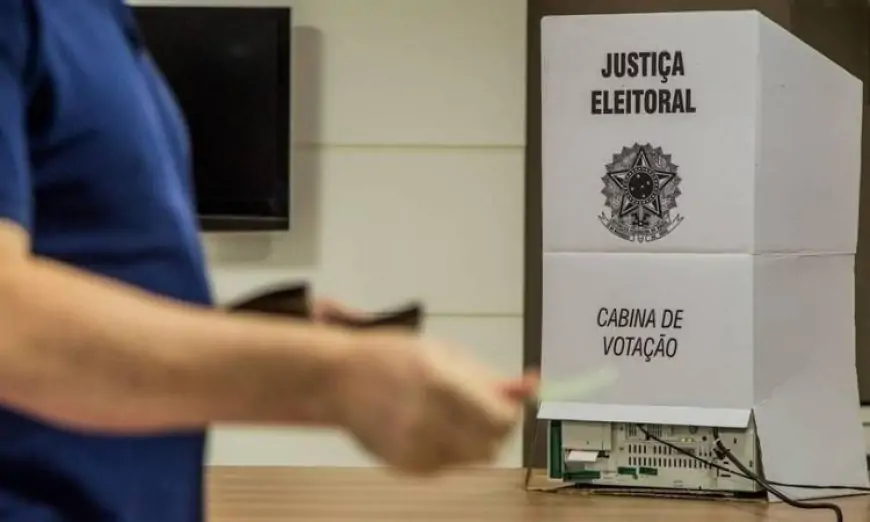 Eleitores não poderão levar celular para a cabine de votação nas eleições 2024