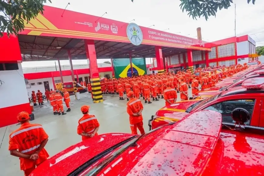 20 bombeiros são deslocados para combater incêndio em Canto do Buriti.