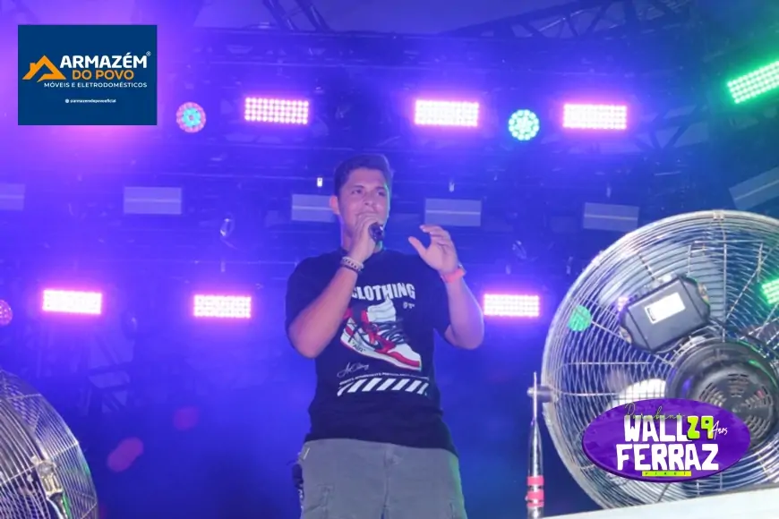 Show de Wesley safadao nos 29 anos de Wall Ferraz reúne multidão