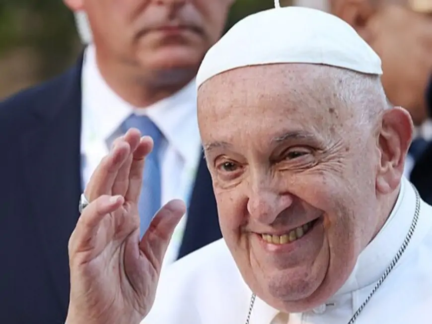 Papa Francisco terá alta amanhã e fará primeira aparição pública durante oração do Angelus