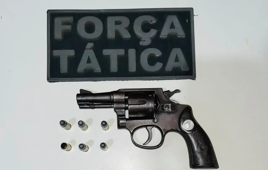 Força Tática apreende armas de fogo escondidas em terreno no bairro Cidade de Deus, em Picos