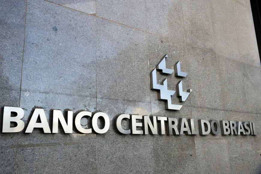 Copom mantém Selic em 15% e encerra ciclo de alta nos juros