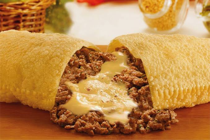 Pastel Carne e queijo