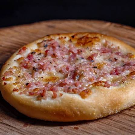 esfiha presunto e queijo