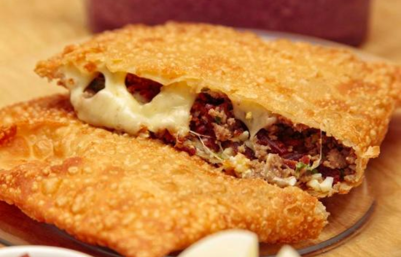 Pastel Carne Com Queijo