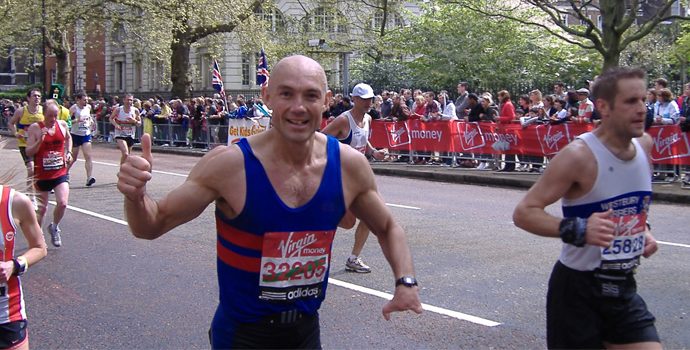 Britânico busca recorde de 1000 maratonas