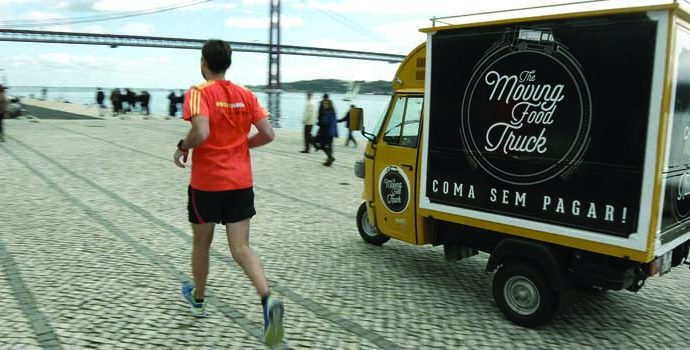 Food truck oferece hambúrguer de graça para quem correr