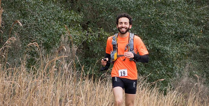 Médico cruza os EUA correndo para ajudar necessitados