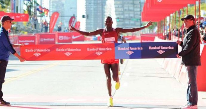 Quenianos duelam até o fim e dominam Maratona de Chicago