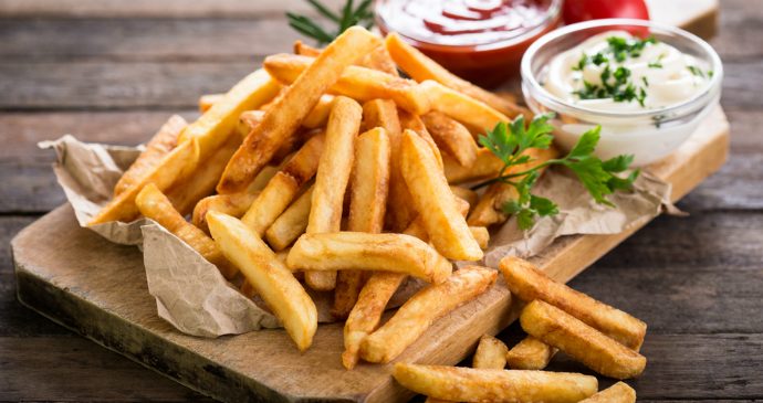 Batata frita mais saudável: estudo ensina como preparar