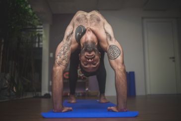Uma Asana (posição) que se enquadra no Vinyasa Yoga, um dos tipos de yoga