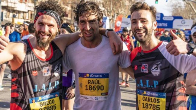 Raúl Gonzalez, ex-Real Madrid, correu a sua primeira meia em Barcelona