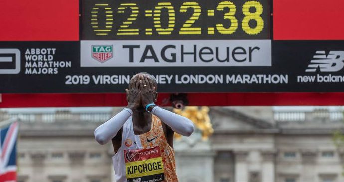 Eliud Kipchoge vence a Maratona de Londres
