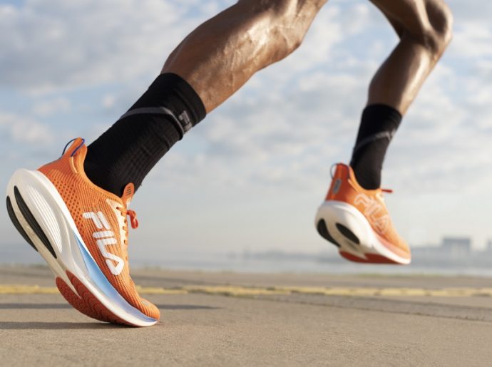 FILA apresenta seu 1º super tênis RACER CARBON 2 elevando a performance na corrida