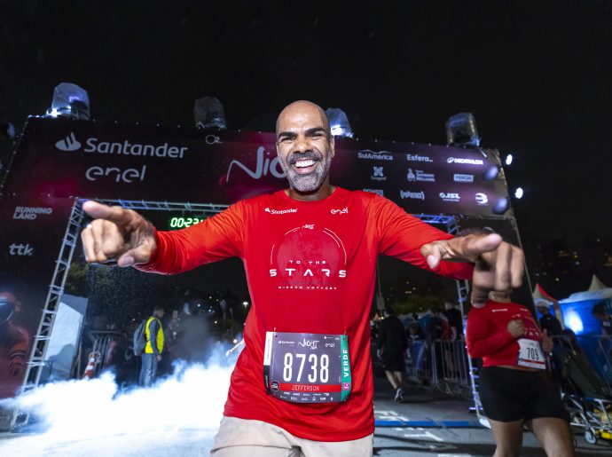 Correndo a noite: 3 acessórios essenciais para a Night Run e a vibe única da prova