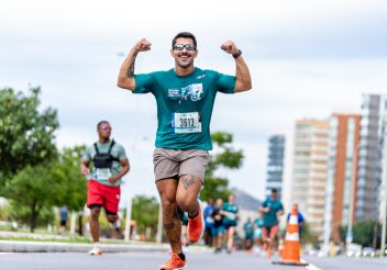 Tênis, roupas e acessórios: o que você realmente precisa para começar a correr?