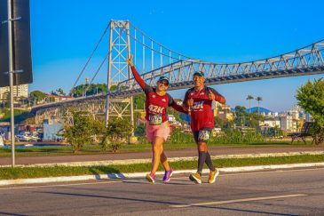 Josias Fernandes e esposa na Maratona de Floripa