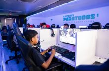 Carreta do projeto “E-Sports Para Todos 1” esteve em São Carlos e movimentou a Praça do Mercado