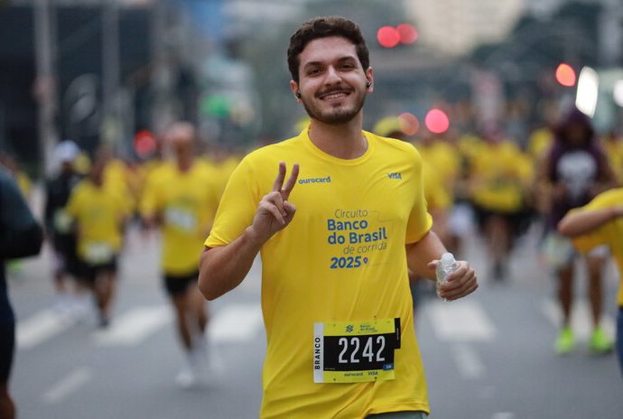 Termômetro na prova: como se hidratar melhor em corridas no calor