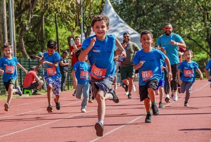 A corrida começa pelo exemplo: família se prepara para o Circuitinho em São Paulo