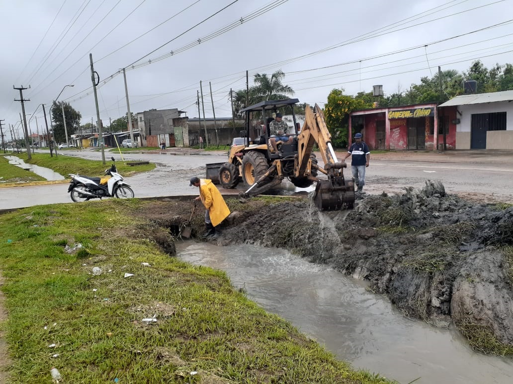 Intensivas tareas del Comando de Emergencia municipal para mitigar los efectos del temporal  / Titulares de Formosa