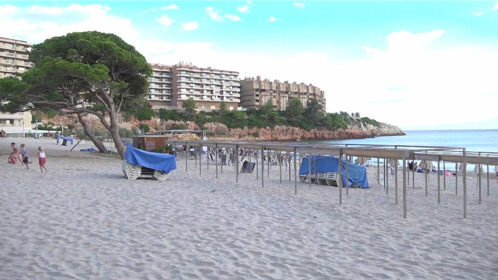 Mueren ahogados dos rumanos en la playa española de Salou y rescatan al hijo de uno de ellos