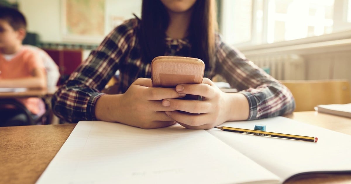 Prohibieron el uso de teléfonos celulares en las escuelas de Catamarca / Sociedad