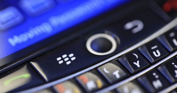 El celular que pas de dominar el negocio mundial a tener un 0% del mercado: la historia de BlackBerry