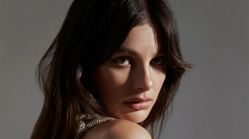 Camila Morrone copó la portada de la revista InStyle Magazine con un look celeste pastel – Titulares