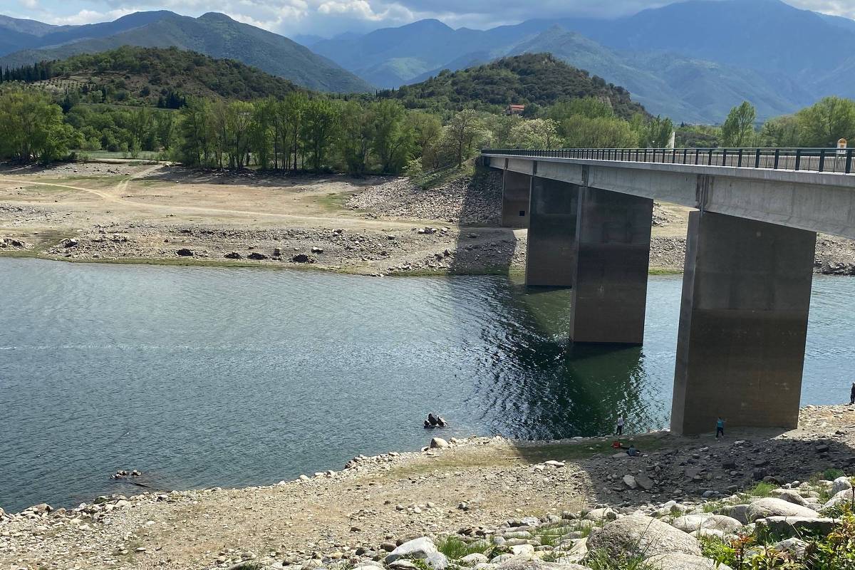 Sequía en Francia: Ciudad distribuye agua mineral a los residentes – 03/05/2023 – Ambiente
 / Brasil