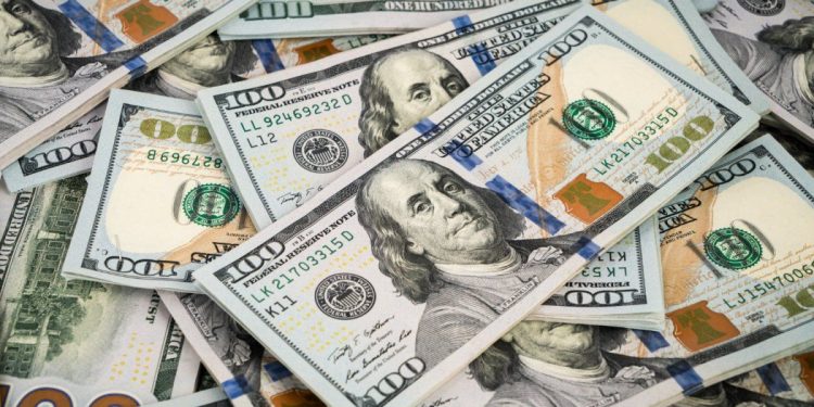 Súper dólar se mantiene en máximos de seis meses a la espera de la decisión de la Fed