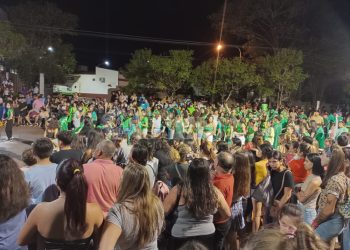 Estudiantes apostoleños tomaron la ciudad para disfrutar de su Estudiantetina  / Titulares de Misiones