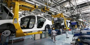 «La industria automotriz enfrenta una encrucijada: la difícil elección de recortar puestos de trabajo»
