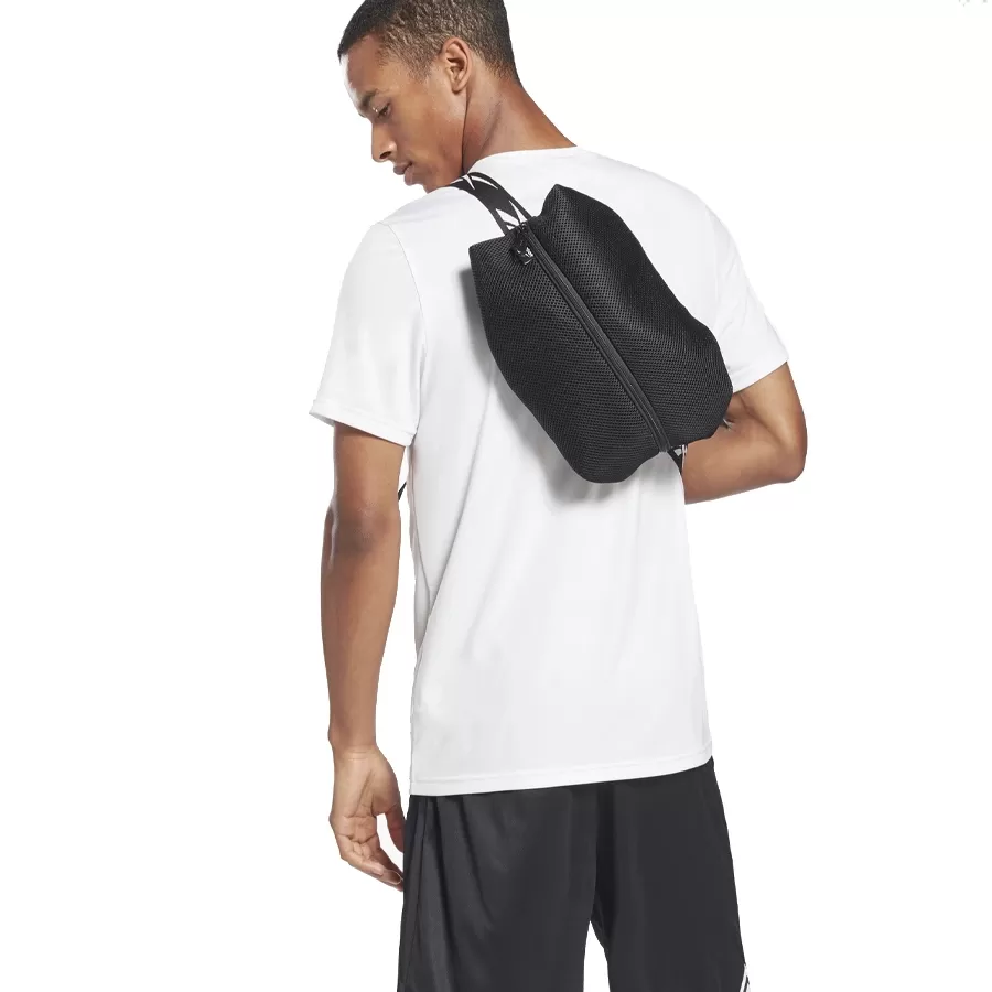 Imagen 3 de 4 de Bolso Reebok Myt Imagiro-NEGRO