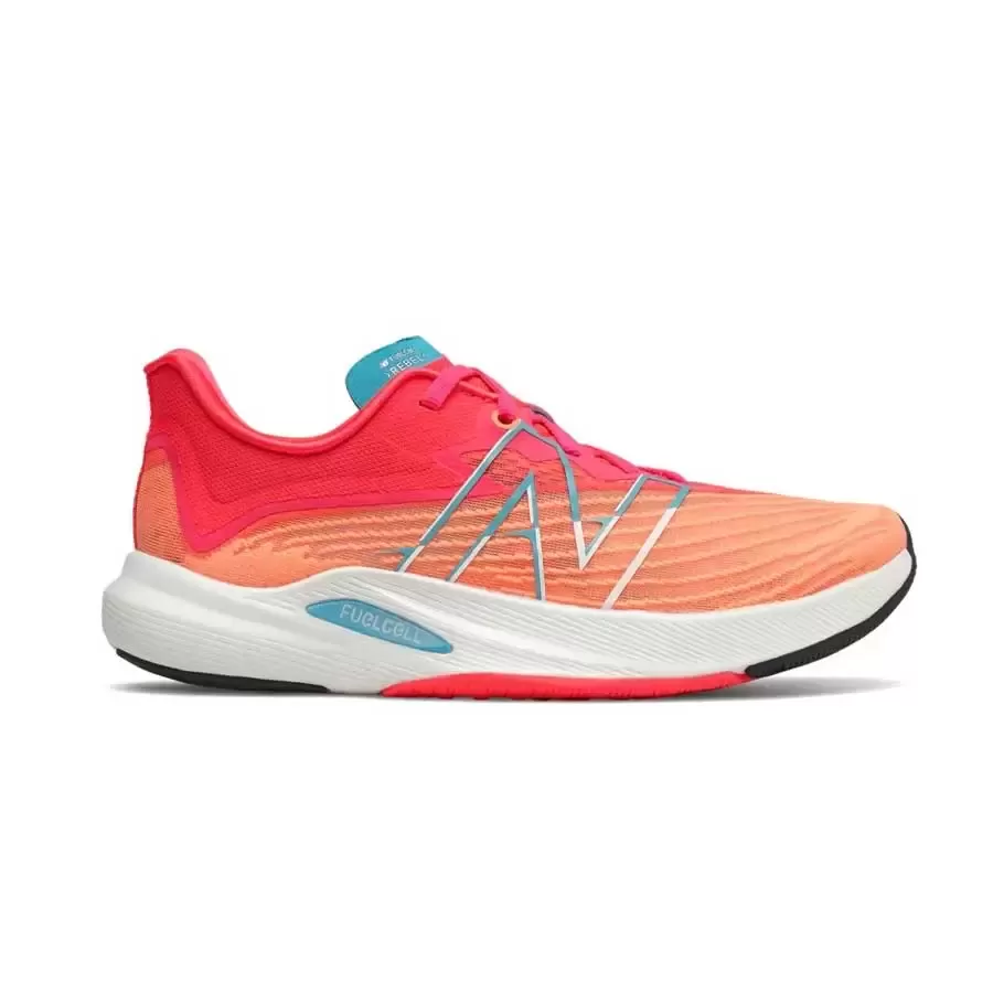 Imagen 0 de 4 de Zapatillas New Balance FuelCell Rebel v2-CORAL/NARANJA